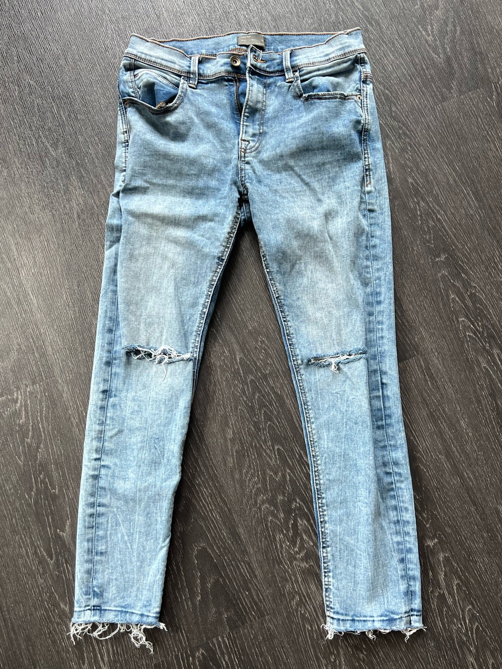Zara Man denim skinny jeans with ripped details at the knee